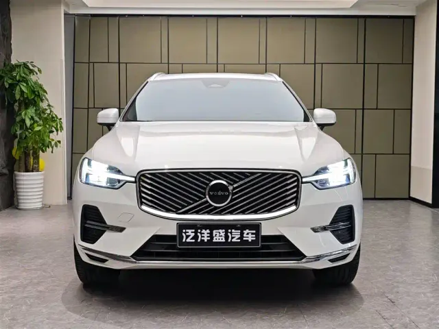 Volvo XC60 — Фото автомобиля 2