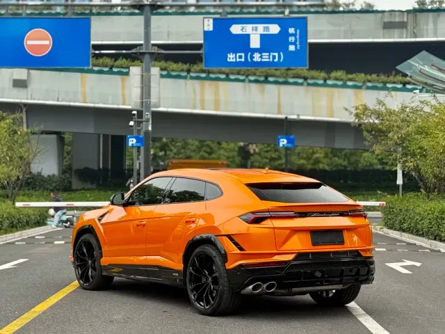 Lamborghini Urus — Фото автомобиля 9