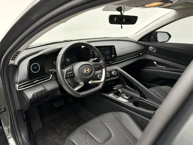 Hyundai Elantra — Фото автомобиля 15