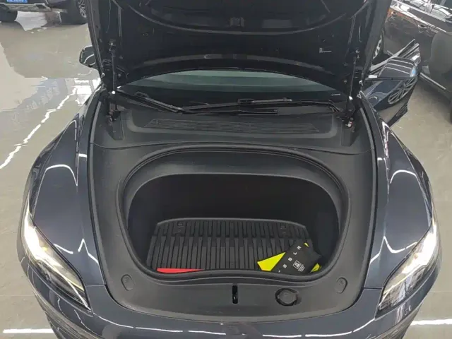 Tesla Model 3 — Фото автомобиля 19