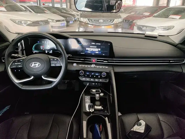 Hyundai Elantra — Фото автомобиля 5