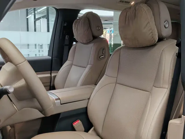 Li Auto MEGA — Фото автомобиля 11