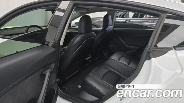 Tesla Model 3 — Фото автомобиля 18