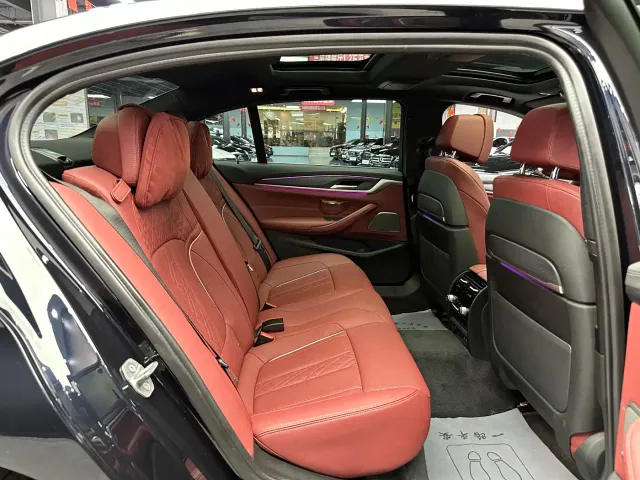 BMW 5 Series — Фото автомобиля 9