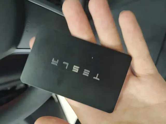 Tesla Model Y — Фото автомобиля 8