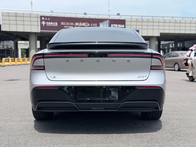 Xpeng P7+ — Фото автомобиля 5