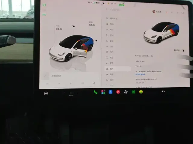 Tesla Model 3 — Фото автомобиля 14
