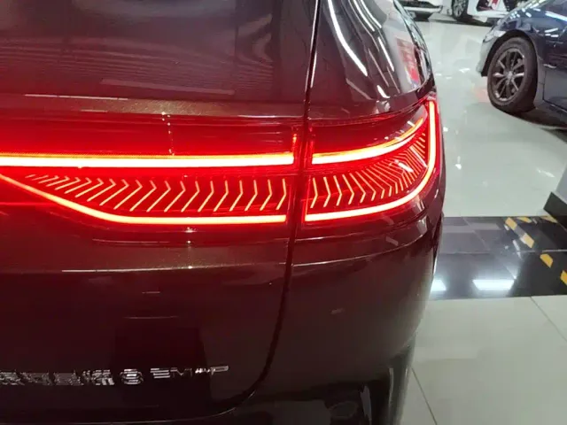 Geely Galaxy Xingyao 8 — Фото автомобиля 7