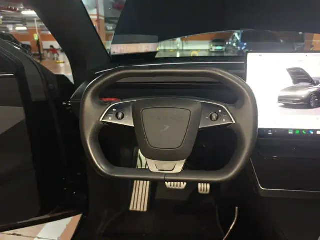Tesla Model Y — Фото автомобиля 11