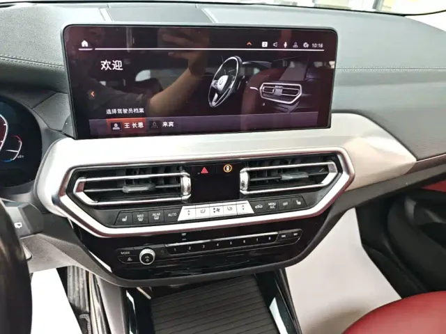 BMW iX3 — Фото автомобиля 12