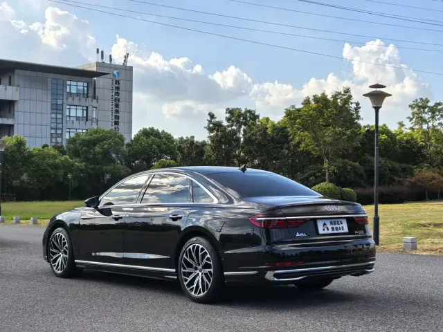 Audi A8 — Фото автомобиля 15