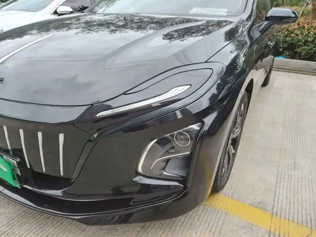 Hongqi E-QM5 — Фото автомобиля 23