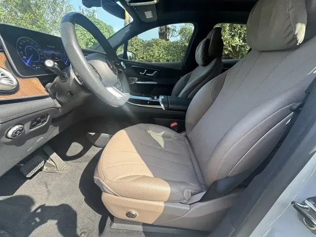 Mercedes-Benz EQE SUV — Фото автомобиля 17
