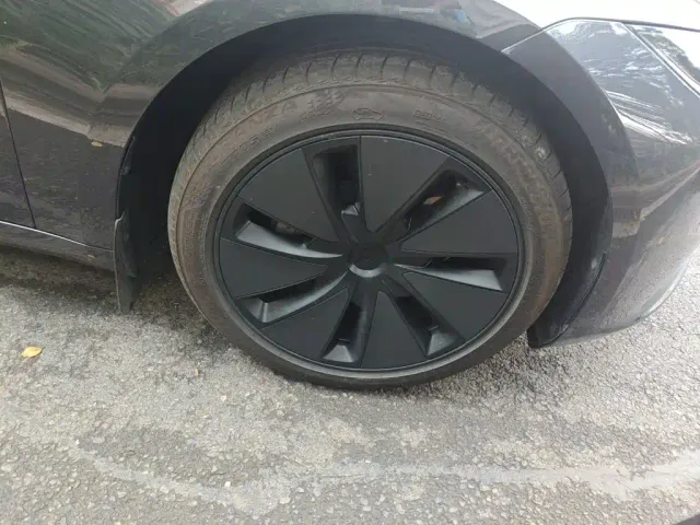 Tesla Model 3 — Фото автомобиля 25
