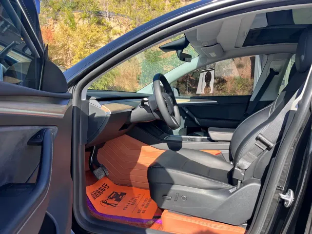Tesla Model Y — Фото автомобиля 9