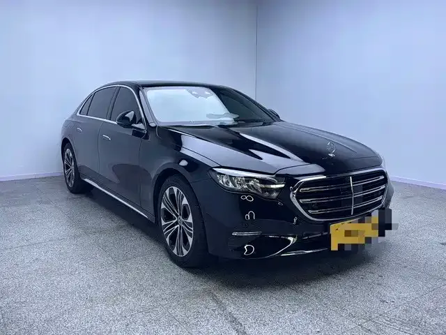 Mercedes-Benz E-Class — Фото автомобиля 3