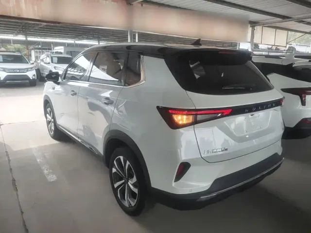 Wuling Asta — Фото автомобиля 4
