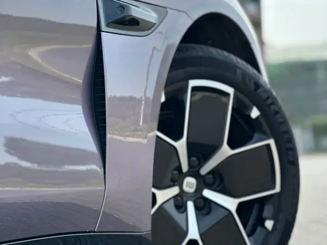 Xiaomi SU7 — Фото автомобиля 17