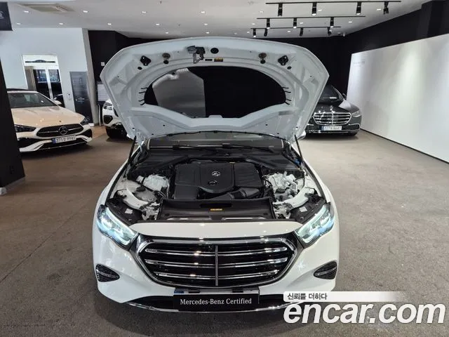 Mercedes-Benz E-Class — Фото автомобиля 6