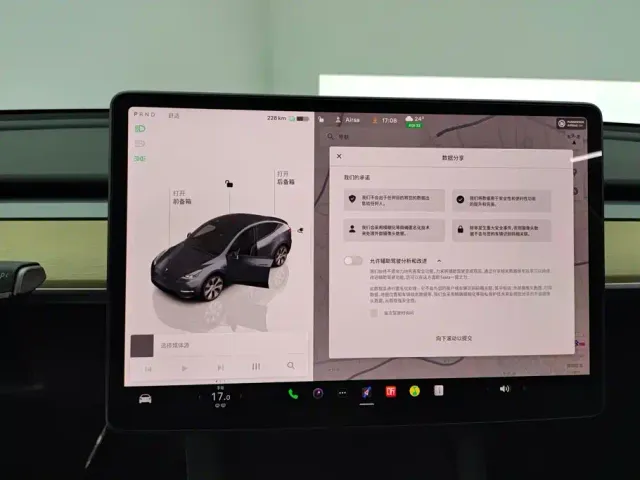 Tesla Model Y — Фото автомобиля 14