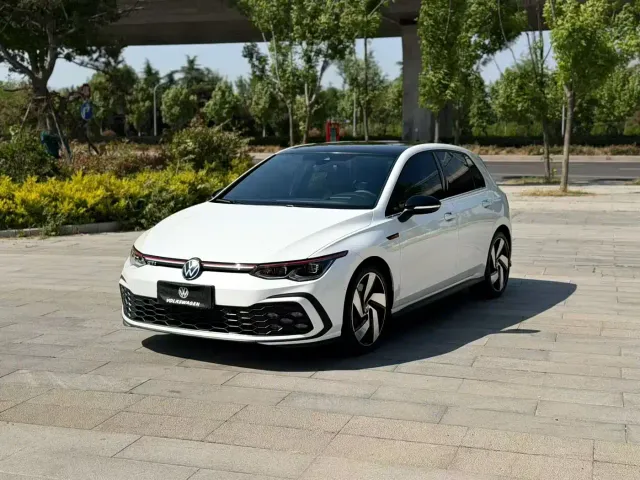 Фотография автомобиля — Volkswagen Golf GTI