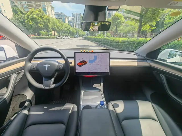 Tesla Model Y — Фото автомобиля 13