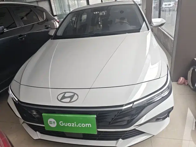 Hyundai Elantra — Фото автомобиля 2