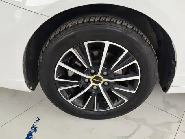 Roewe i5 — Фото автомобиля 6