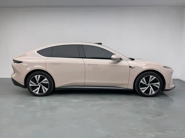 Nio ET5 — Фото автомобиля 5