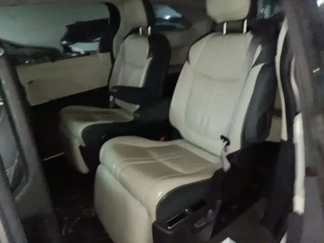 Toyota Sienna — Фото автомобиля 16