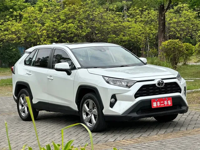 Toyota RAV4 — Фото автомобиля 3