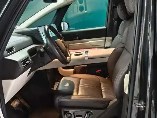Li Auto MEGA — Фото автомобиля 9