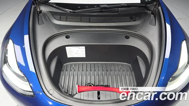 Tesla Model 3 — Фото автомобиля 3