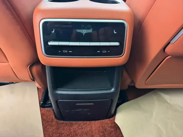 Li Auto L8 — Фото автомобиля 14