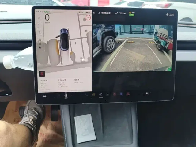 Tesla Model 3 — Фото автомобиля 12