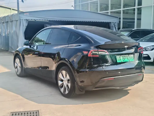 Tesla Model Y — Фото автомобиля 6