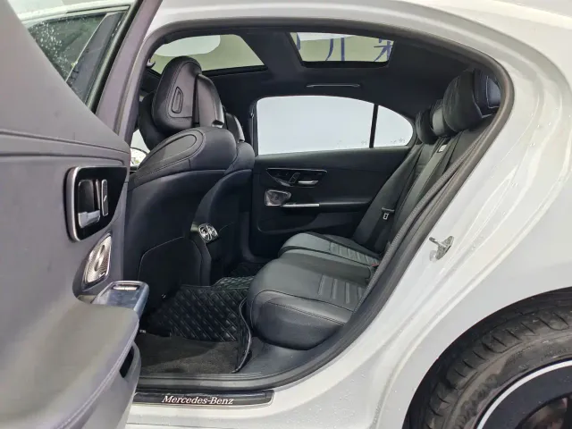 Mercedes-Benz C-Class — Фото автомобиля 12