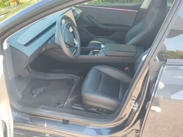 Tesla Model 3 — Фото автомобиля 3