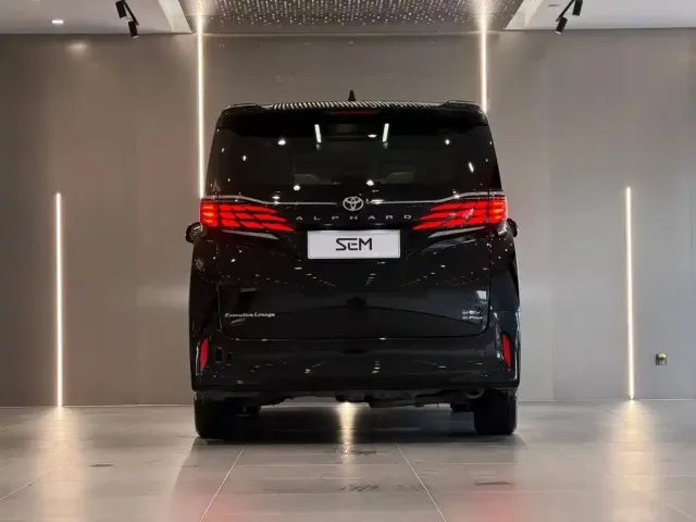 Toyota Alphard — Фото автомобиля 5