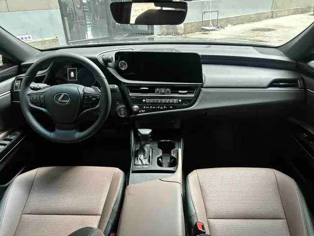 Lexus ES — Фото автомобиля 7