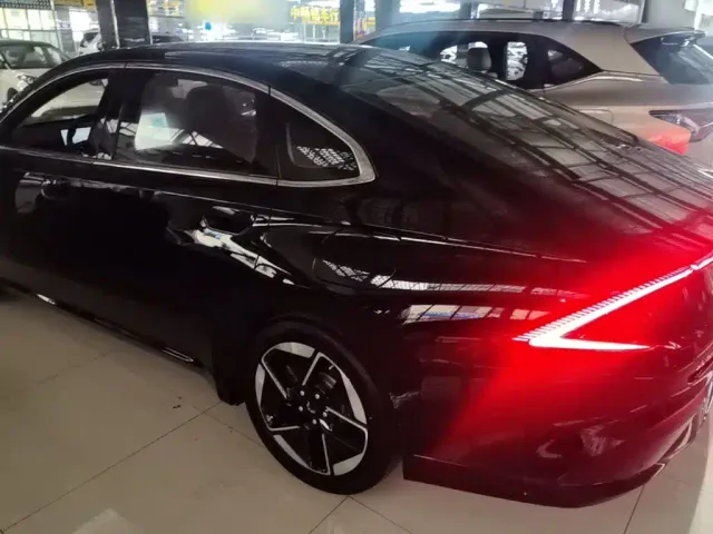 Wuling Starlight — Фото автомобиля 4