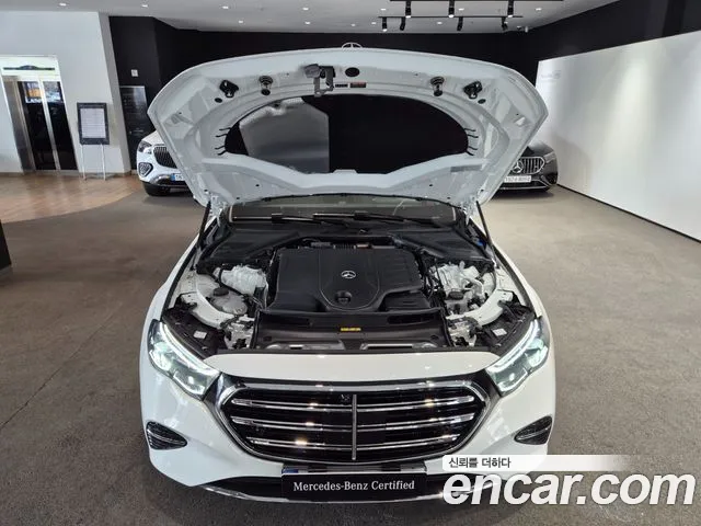 Mercedes-Benz E-Class — Фото автомобиля 6