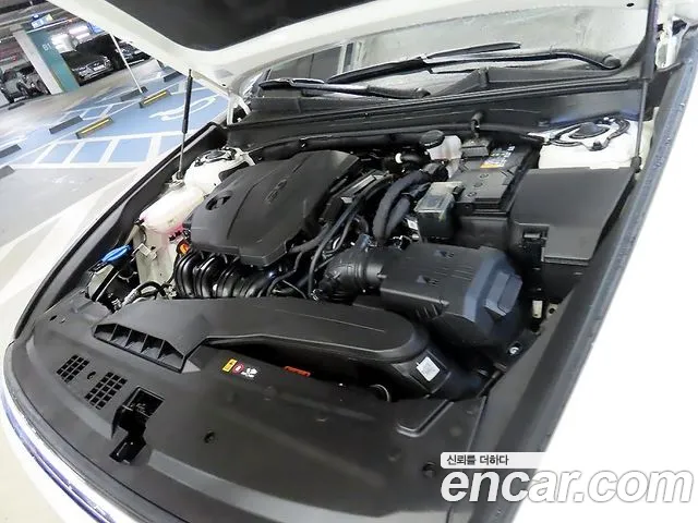 Hyundai Grandeur Grandeur (GN7) 2.5 Бензин 2WD — Фото автомобиля 19