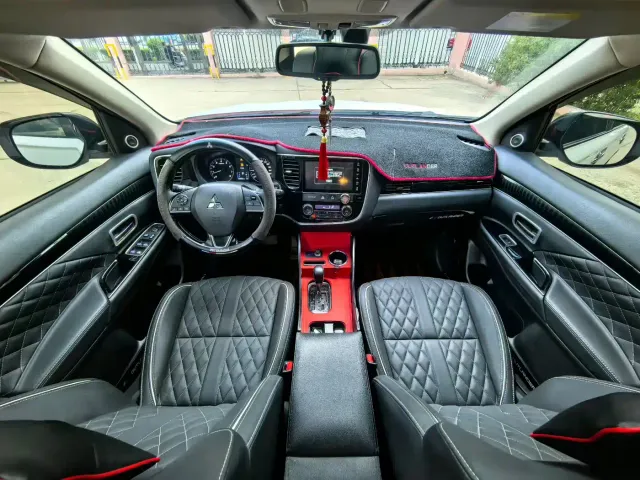 Mitsubishi Outlander — Фото автомобиля 9