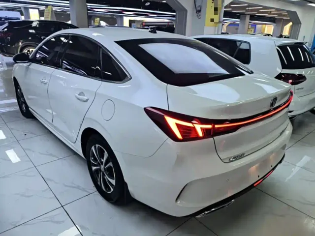 Changan Eado — Фото автомобиля 4