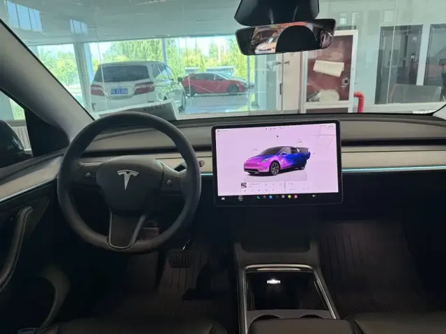 Tesla Model Y — Фото автомобиля 4