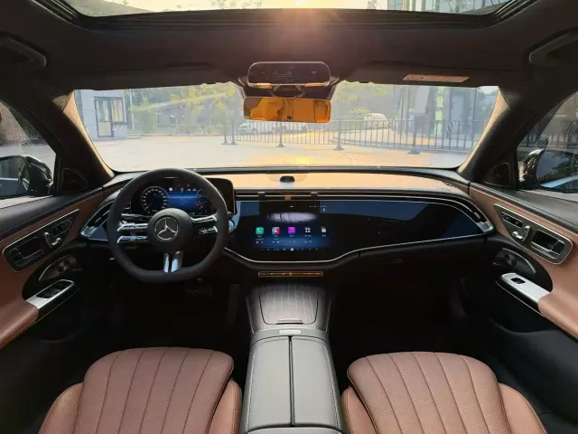 Mercedes-Benz E-Class — Фото автомобиля 8
