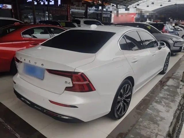 Volvo S60 — Фото автомобиля 6