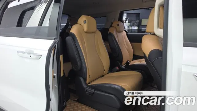 Kia Carnival Generation 4 — Фото автомобиля 12