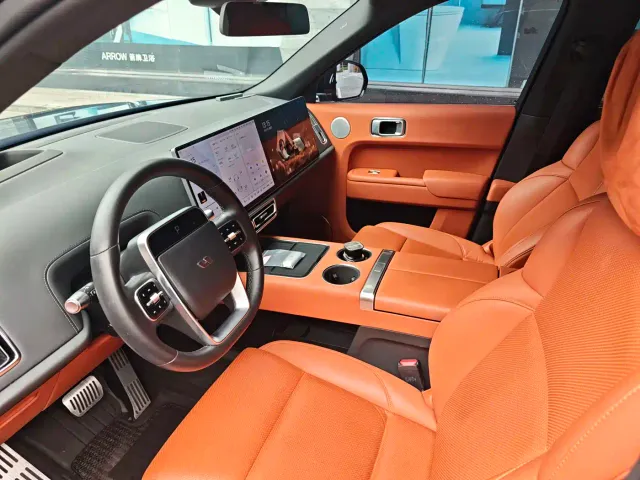 Li Auto L8 — Фото автомобиля 9